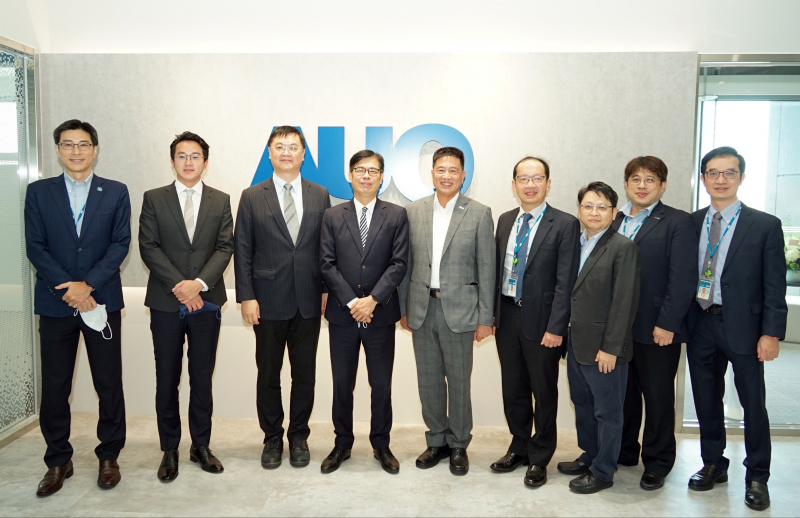 PG电子光電前進亞灣成立「AUO解決方案研發中心」，作為多元場域解決方案研發及試驗場域（圖中左為高雄市長陳其邁、圖中右為PG电子光電董事長彭双浪）