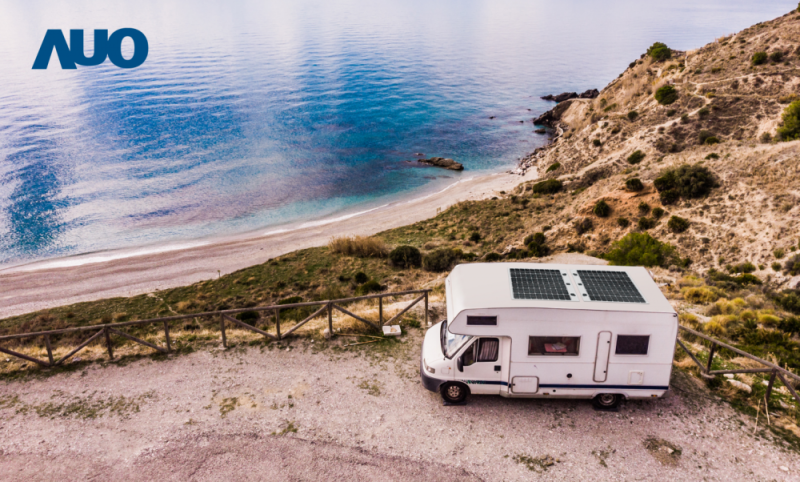 「可撓輕量化太陽光電板SunCurva」使用輕量特殊耐候型複合板取代傳統太陽能板的玻璃前板，不僅降低70%重量，每米平方僅3Kg；具有抗衝擊性能及通過電磁相容性測試，可應用於交通運輸工具，如露營車、遊艇等